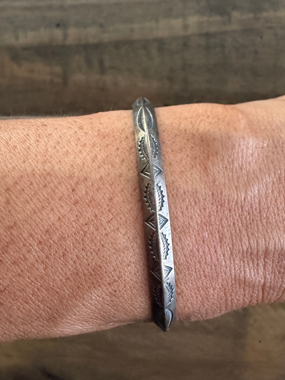 Vintage Native Navajo Carinated Stamped Sterling Silver Bracelet Cuff - Picture 3 of 7
